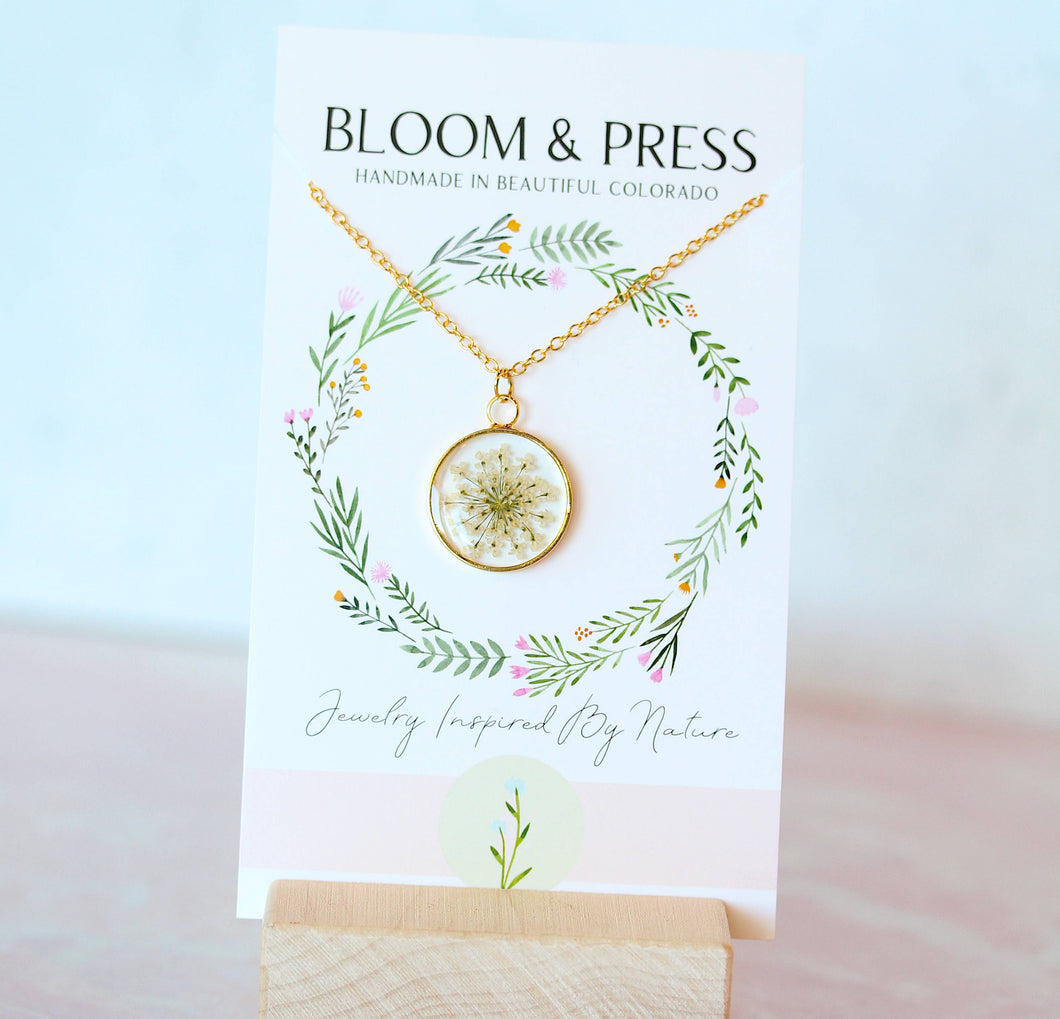 Queen Anne's Lace Circle Necklace Gold