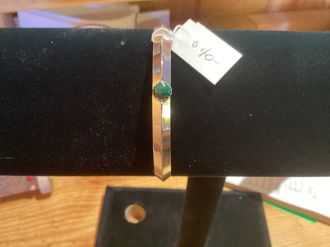 2W253 Malachite Triangle Wire Bracelet